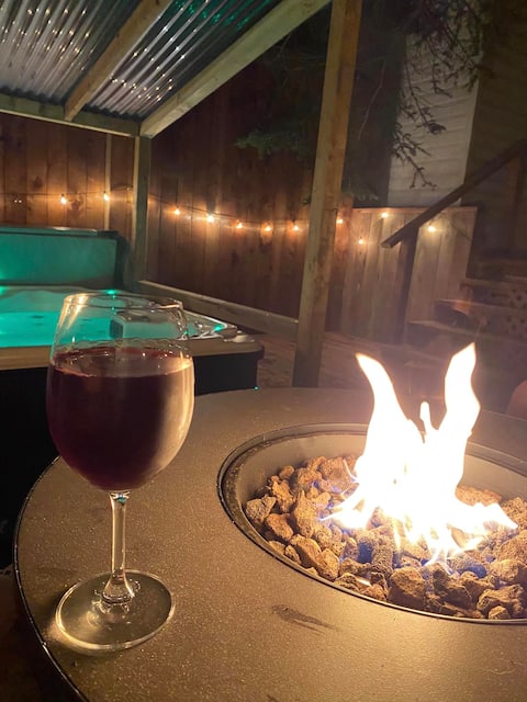 Jean’s Place, A Hot tub Oasis!