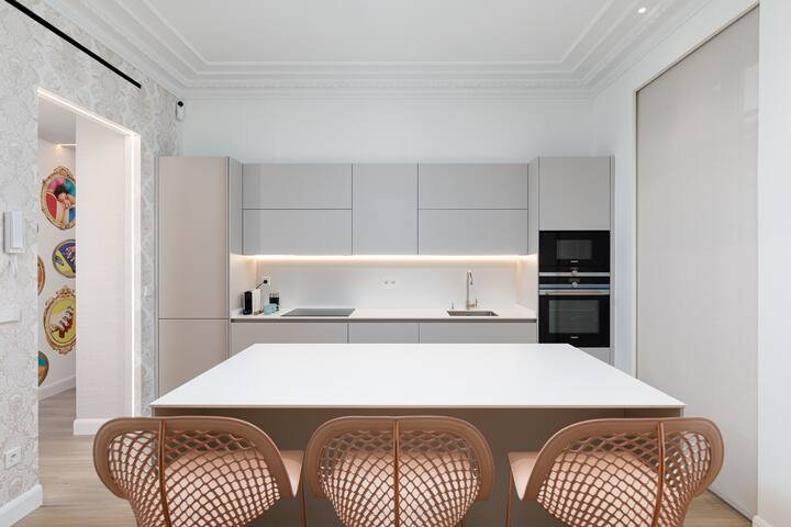 “Mondrian” new, ac, design lovers, near La Concha gallery image 4