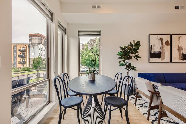 Upscale Townhome w/ Stunning Rooftop Views gallery image 4