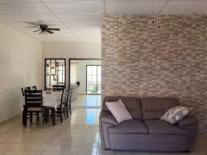 Renovated Home In Downtown Metrocentro - Santa Ana