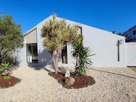 Anna Bay Beach Hut