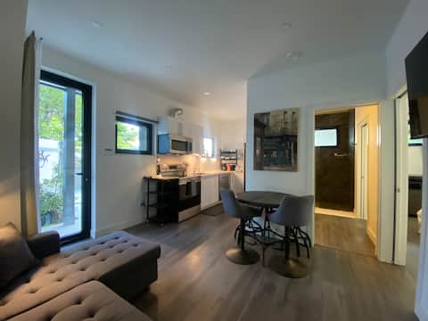 Private Suite in new home by Burrard Inlet