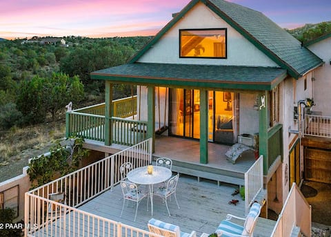 Luxury Cabin w/ Spa, Sauna & 5 Acres | MTN Views