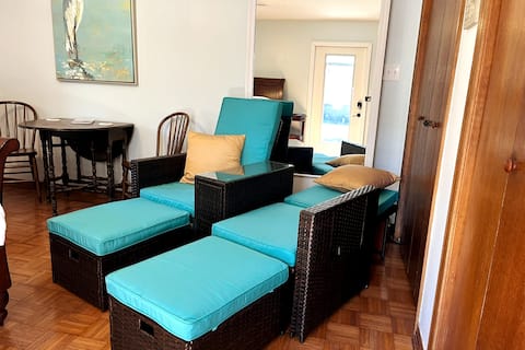 Top Airbnb: _Private entrance king suite, kitchenette, bath in Navarre