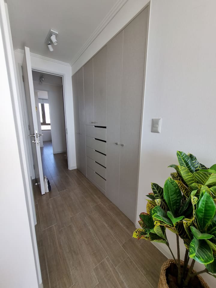 Acceso a dormitorio # principal con gran closet doble