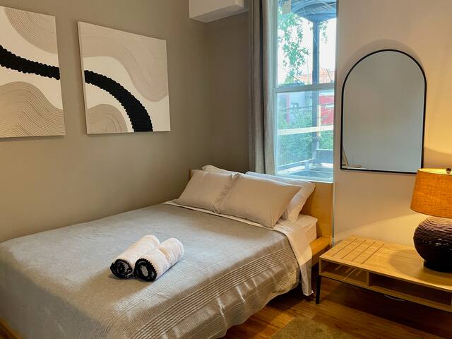 St-Denis street, Modern, 2BR/1 BTH gallery image 3