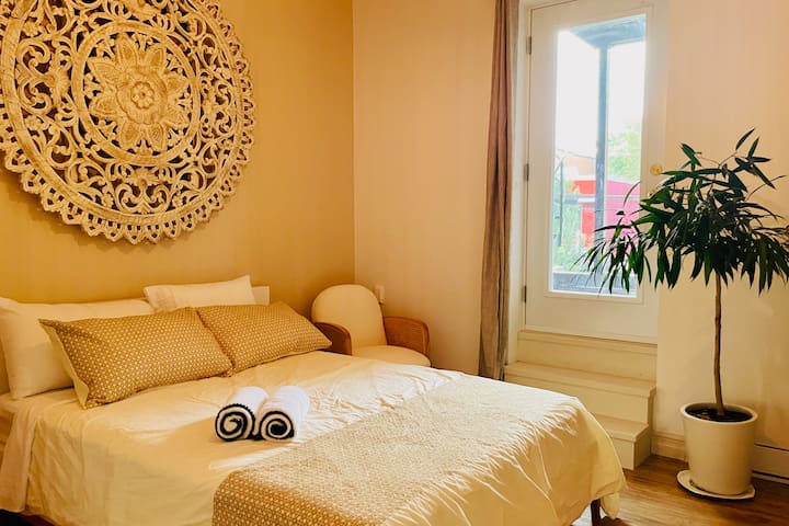 St-Denis street, Modern, 2BR/1 BTH gallery image 2