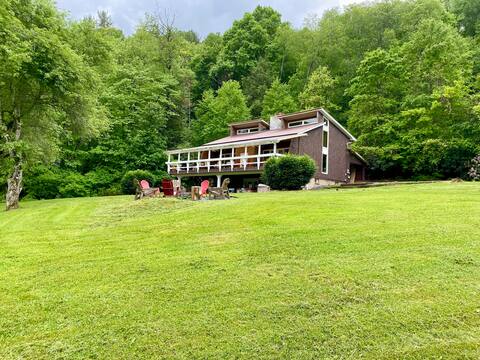 Large, Riverfront, kayak, hot tub, fish, fire pit