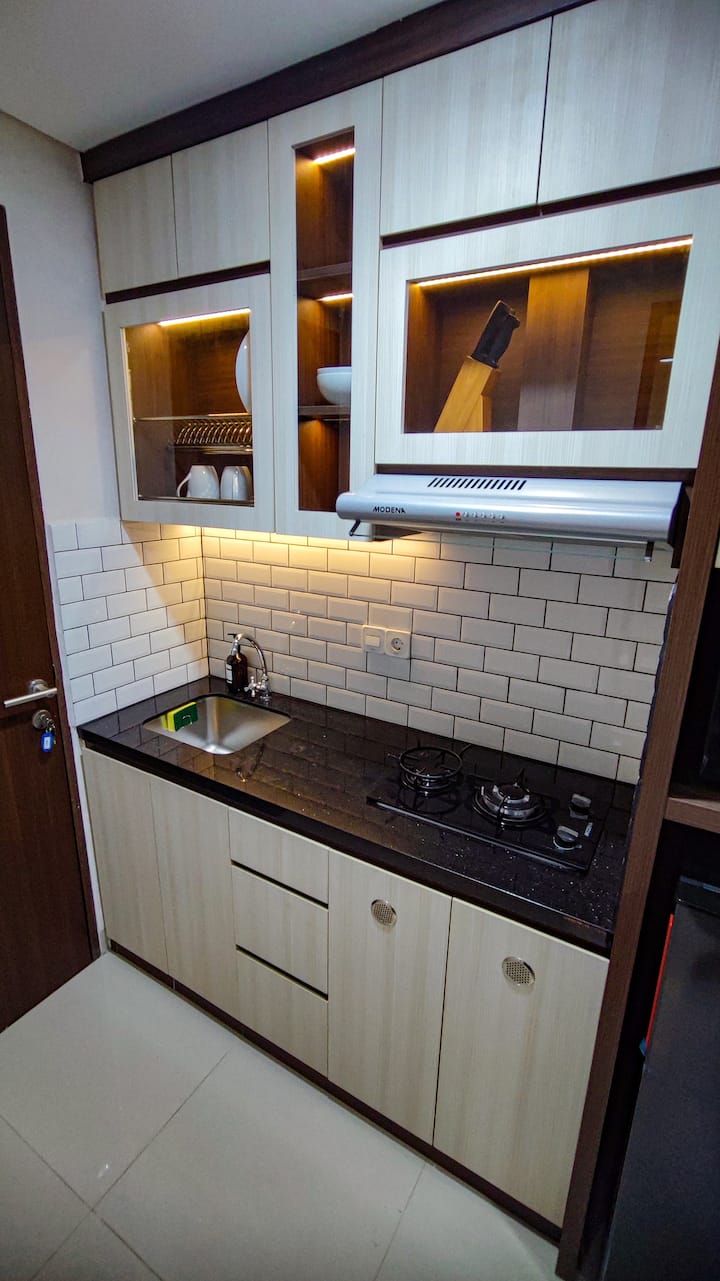 Bintaro Bliss: Modern Studio Gem - Netflix & Wifi - Jakarta