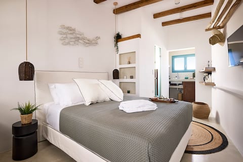 Syroc Maison | Deluxe Double Room with Balcony