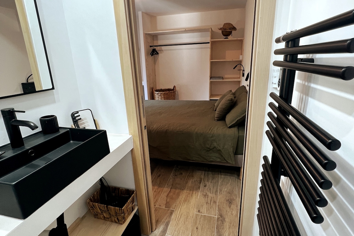 Suite parentale avec salle d'eau attenante.