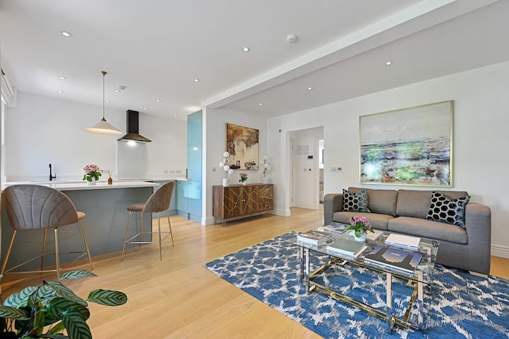 Large Flat At Nightingale - London