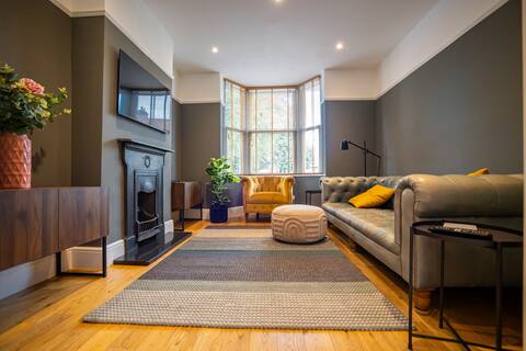 Spacious & Stylish 3-Bed Home in Heart of Hereford