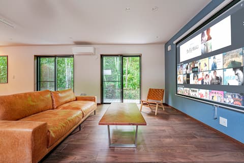 Open-air natural hot spring bath private house