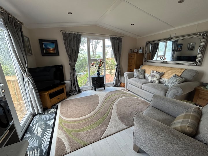 Beautiful Lodge Overlooking Loch Long - Loch Lomond