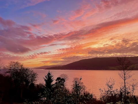 Beautiful Lodge overlooking Loch Long