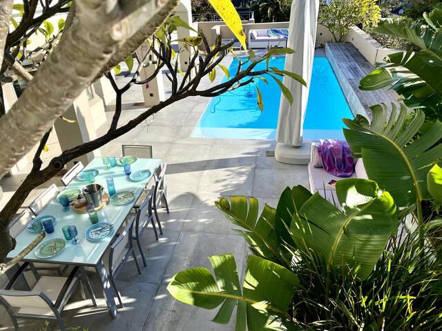 Beautiful Camps Bay Apartment with Sea Views gallery image 2