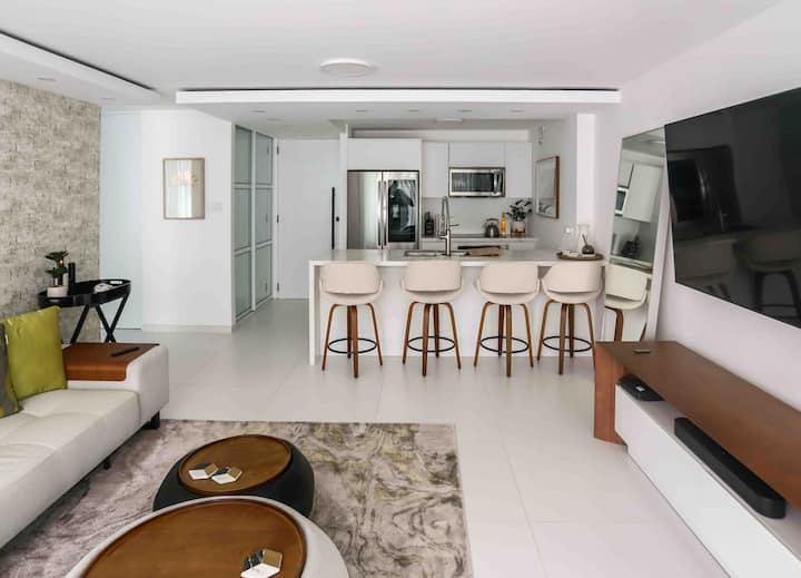 Living room image 7