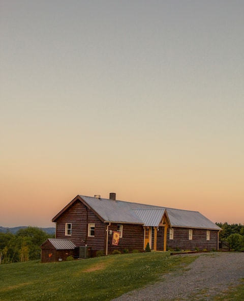"Dairy Barn"- Breathtaking Sunsets - Close to I-77