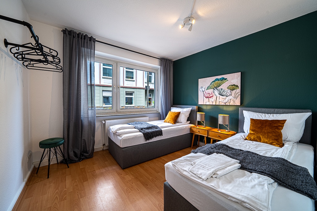 Spavaća soba s 2 kreveta za jednu osobu - moguć je bračni krevet! 