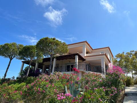 Villa with view over the sea