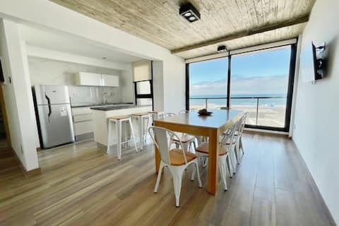 Propiedad de Airbnb exitosa: Beautiful Oceanfront Apartment | 1-4 People en Parque Luro