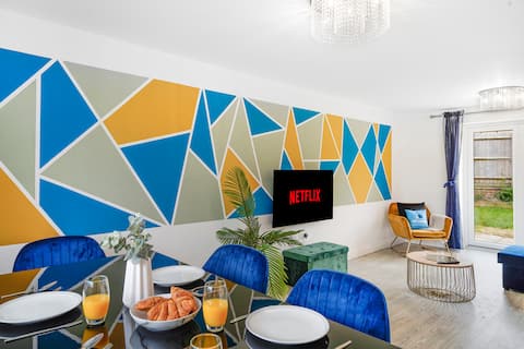 *Discounts, Contractors, SMART TVs, WIFI, Parking*