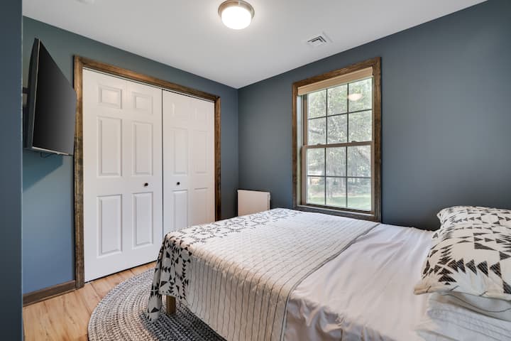 Queen Room 1