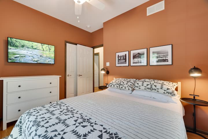 Queen Room 2
