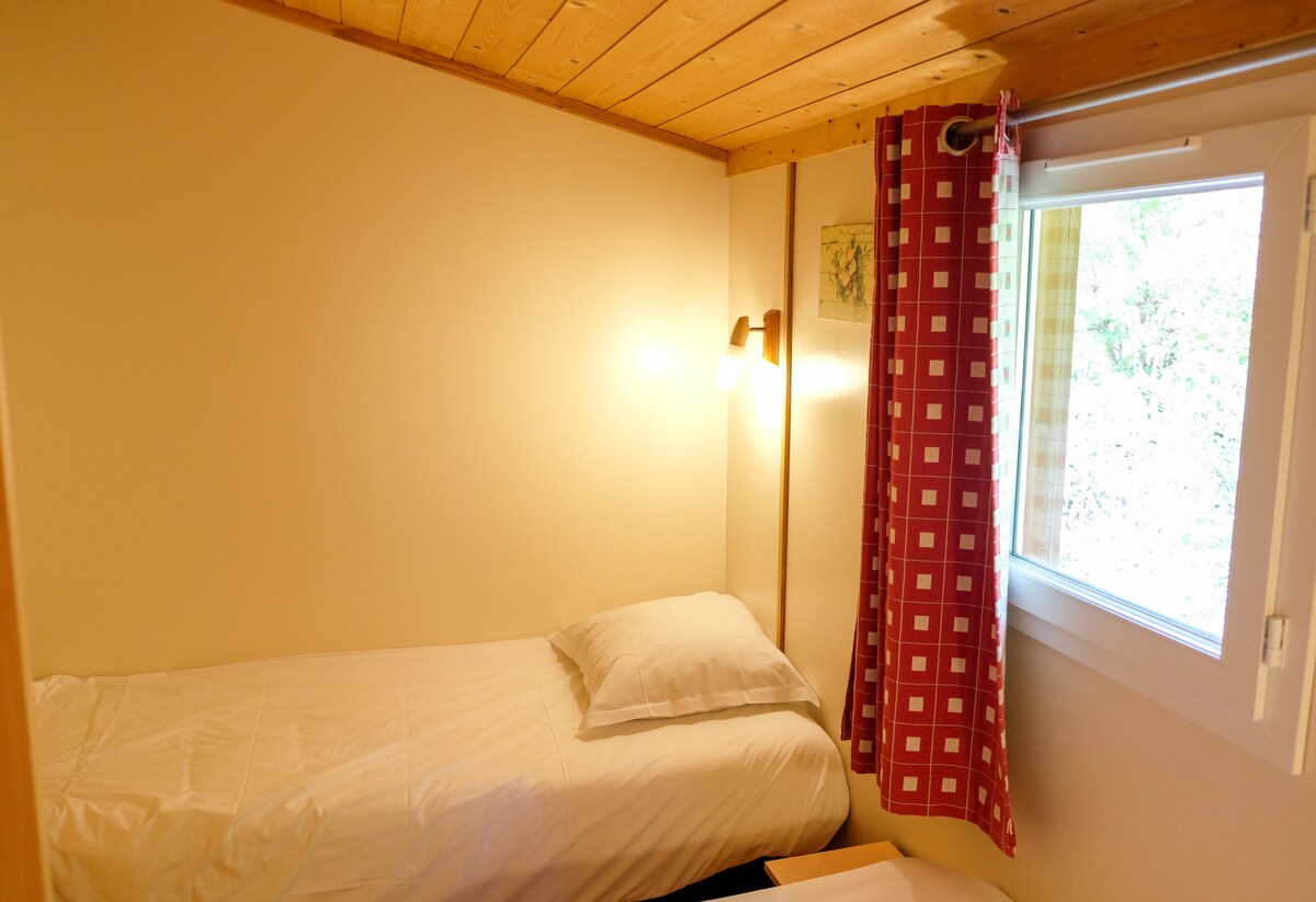 საძინებელი 1