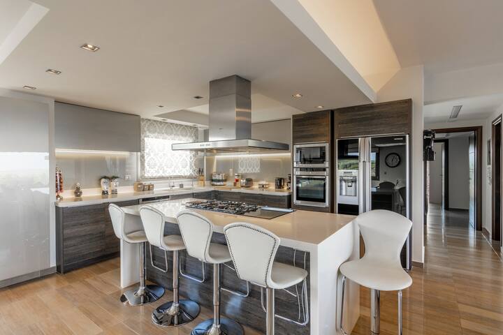 Villa Luna/5 bedrooms/Private Pool/Hot Tub/Garden gallery image 5