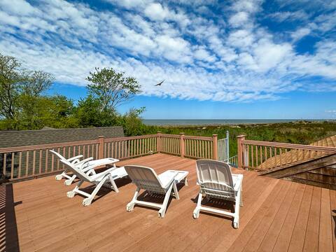 Ocean Views. Next to the Beach. Great Location.
