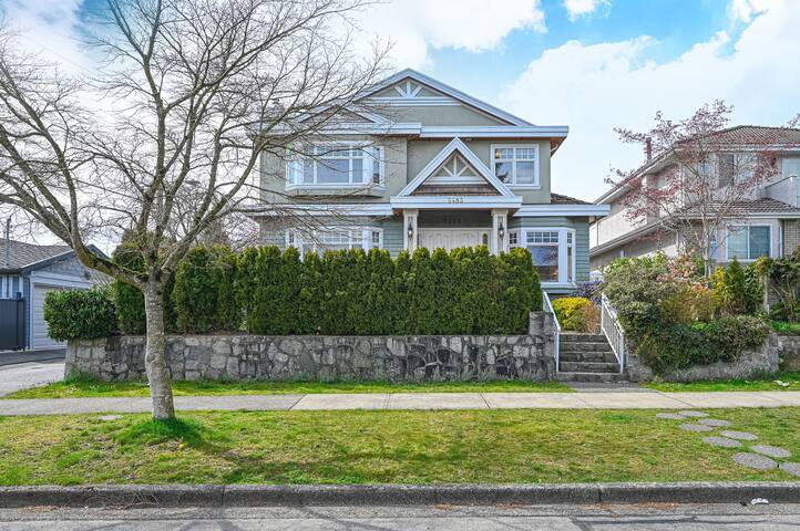 Luxurious rooms in the heart of Vancouver gallery image 2