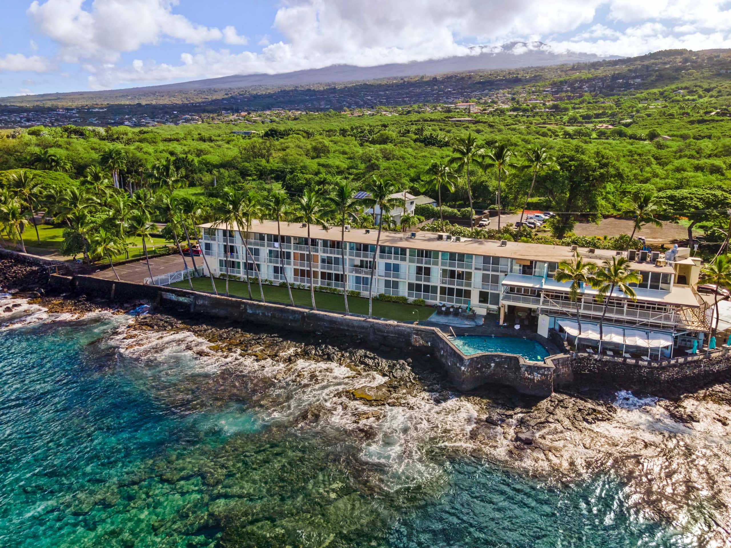Boutique oceanfront Condo Studio Aug/Sep specials  - Image 19