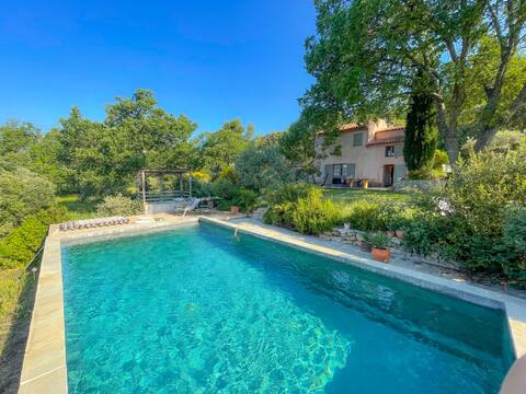 House with pool in the heart of Luberon