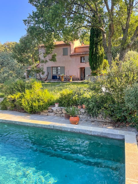 House with pool in the heart of Luberon