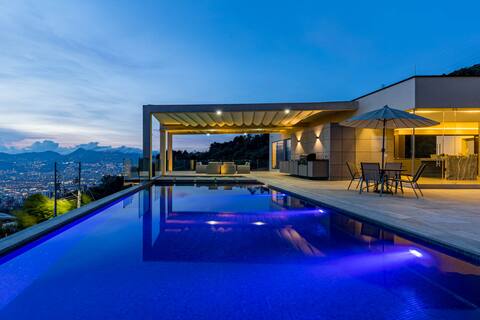 Villa in Poblado with Pool-10 Min to Park Lleras