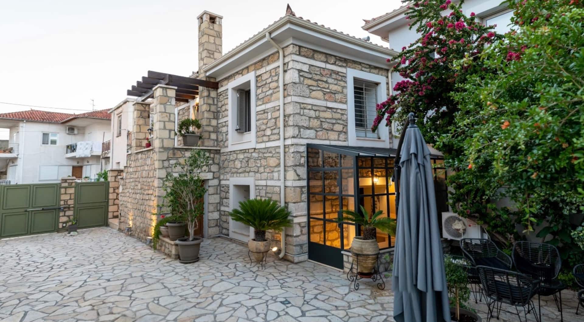 Carpe Diem Corinthian Suites 2