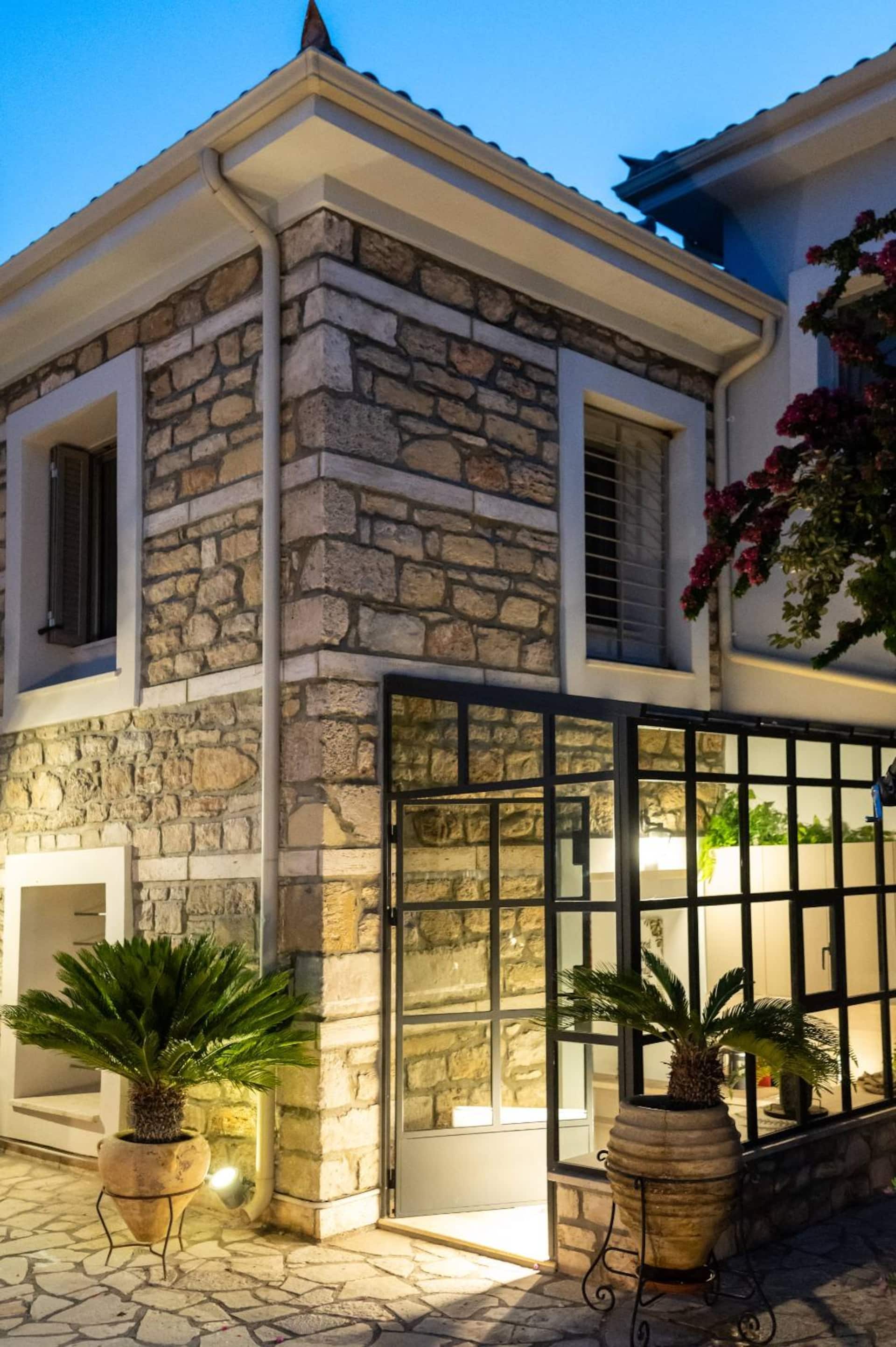 Carpe Diem Corinthian Suites 2 — photo 2