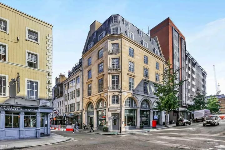 Luxury Oxford Circus 3 Bedroom apartment lift+AC gallery image 4