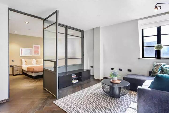 Luxury Oxford Circus 3 Bedroom apartment lift+AC gallery image 5