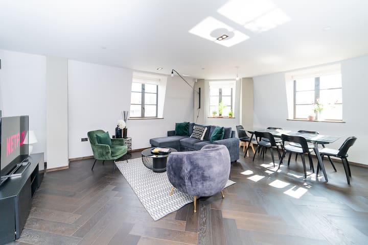 Luxury Oxford Circus 3 Bedroom apartment lift+AC