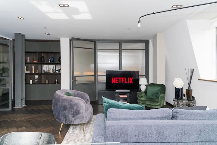 Luxury Oxford Circus 3 Bedroom apartment lift+AC gallery image 2