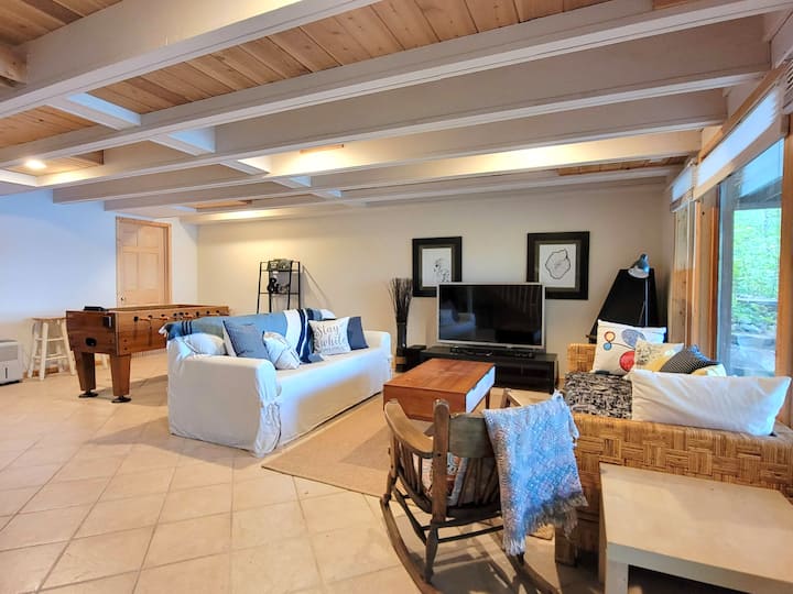 On the lake, 3 BR 2 BA getaway
