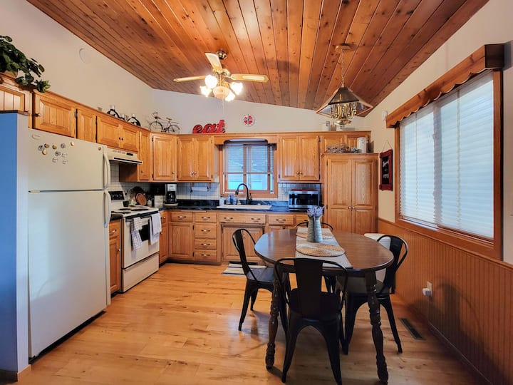 On the lake, 3 BR 2 BA getaway