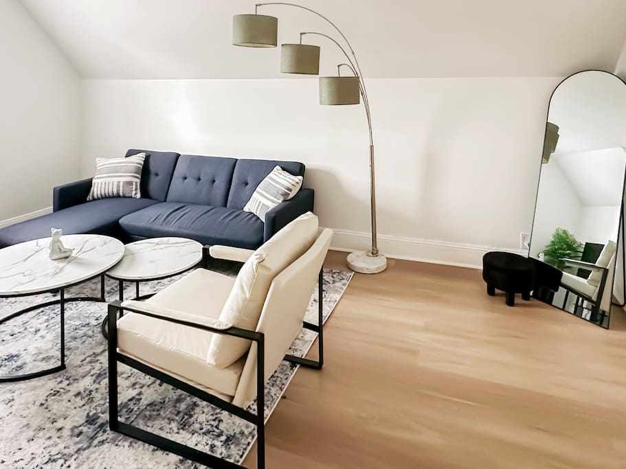 30 min to NYC, Stylish 1 BD, W/D