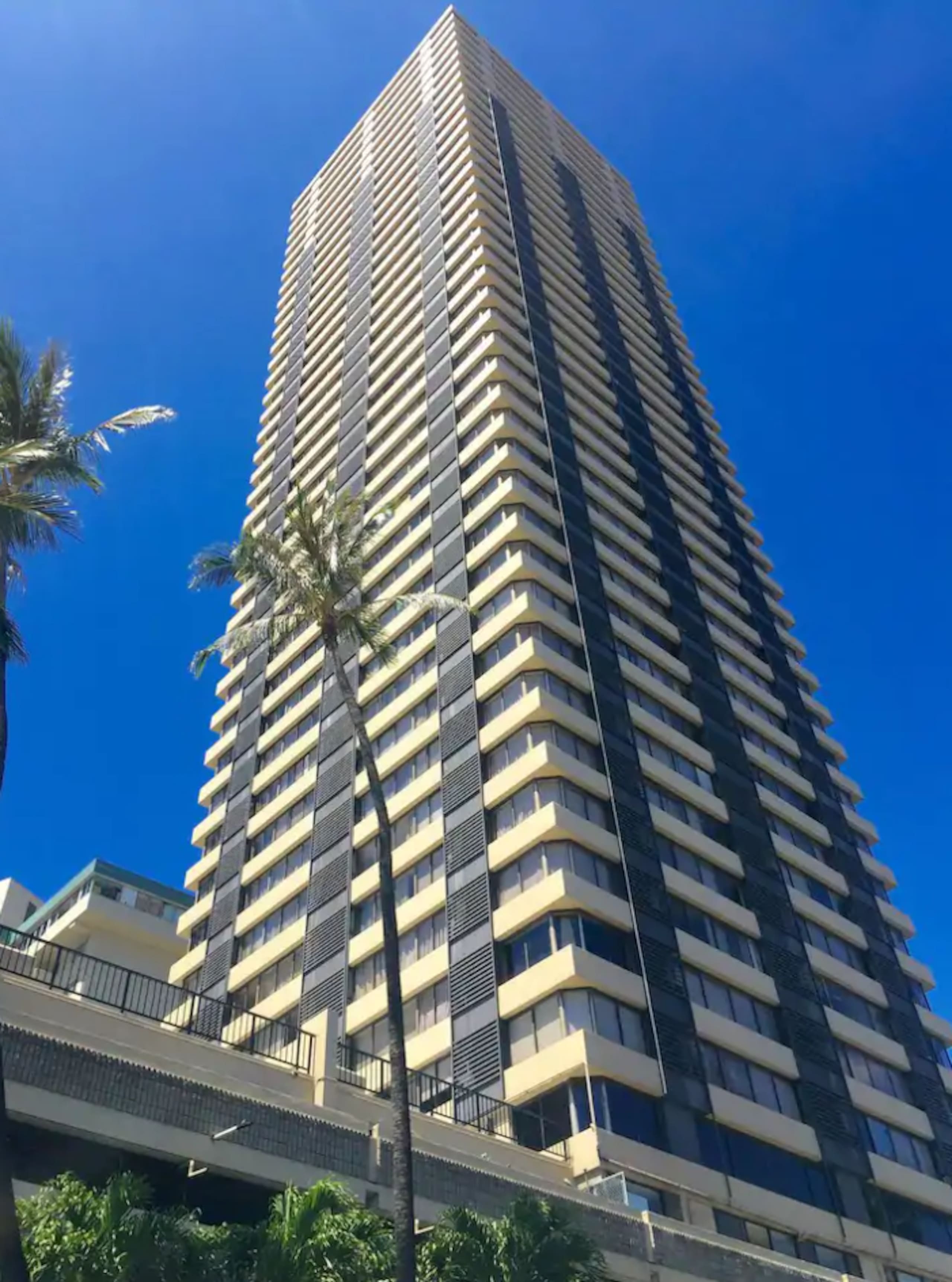 Hotel in Honolulu · ★4.8 · Studio · 1 bed · 1 private bath - Image 2