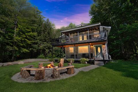 Serene 6-Bedroom Mountainside Chalet Retreat