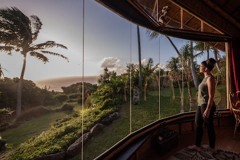 Honeymoon Haven: Ocean Vista & Bamboo Temple Bliss