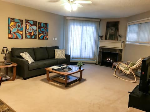 Top Airbnb: Oilers Arena District Private Condo in Downtown